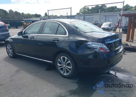 2016 Mercedes-Benz C 300 4Matic/Luxury 4Matic/Sport 4Matic z USA, uszkodzony, nr VIN 55SWF4KB4GU097714